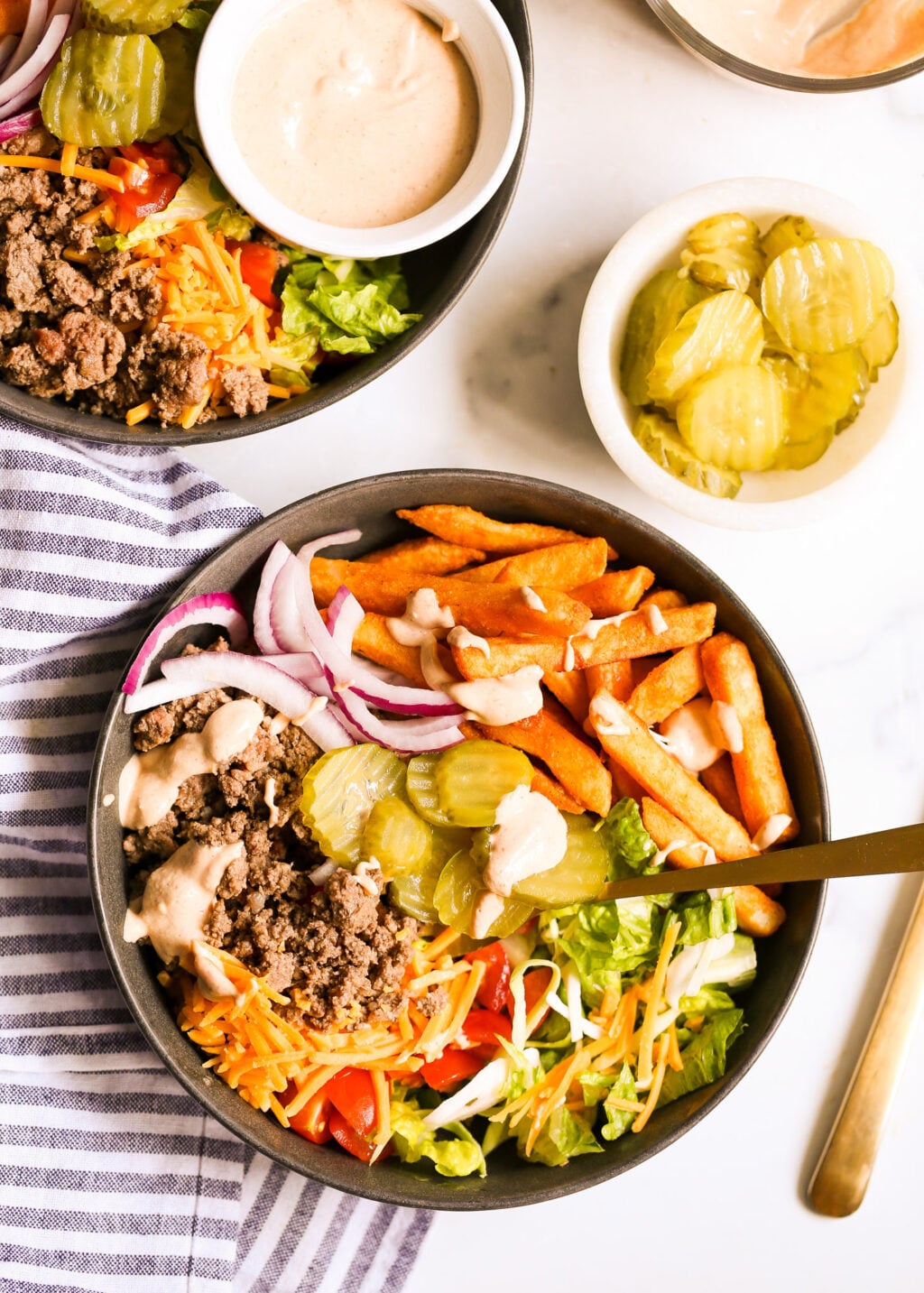Healthy beef burger bowls with ground beef, vegetables, fries, and cottage cheese special sauce for a high‑protein meal prep dinner.